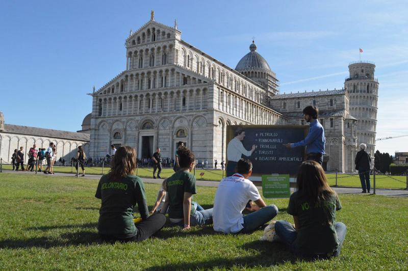 Greenpeace contro Renzi: scelte energetiche sbagliate, bocciato. Foto