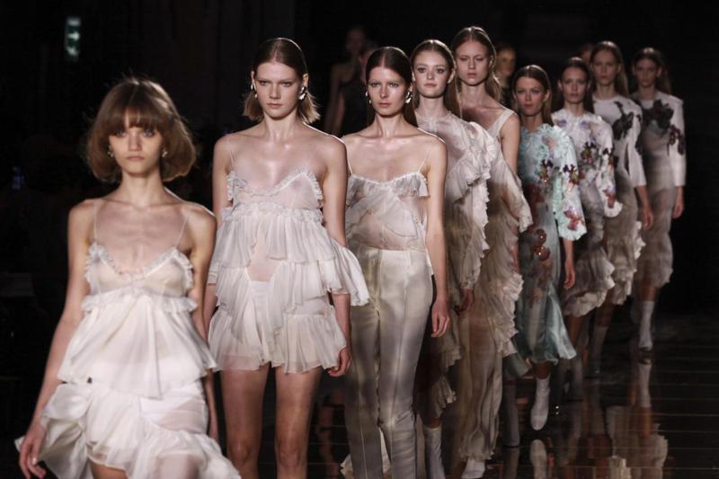 Moda primavera-estate 2016. Tutte le nuove tendenze. FOTO Moda primavera-estate 2016. Tutte le nuove tendenze. FOTO