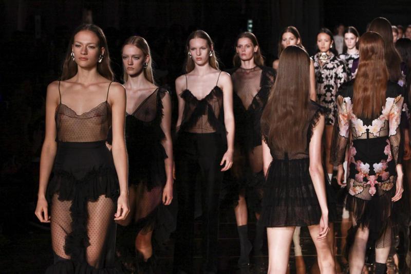 Moda primavera-estate 2016. Tutte le nuove tendenze. FOTO Moda primavera-estate 2016. Tutte le nuove tendenze. FOTO