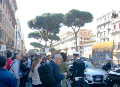 Caos Metro A, l’ira dei passeggeri: “… E tra un po’ c’è pure il Giubileo”