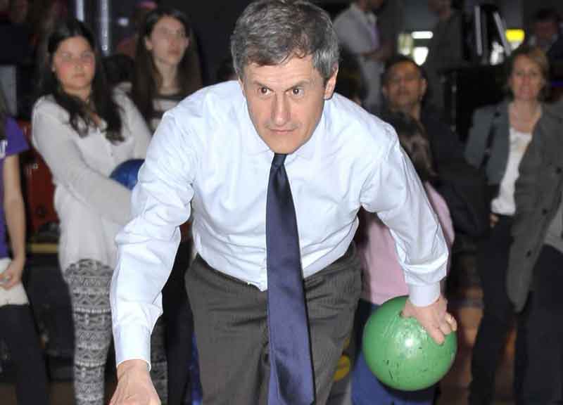 Alemanno: “Marino l’imbucato. #SenzaLimiti” Alemanno: “Marino l’imbucato. #SenzaLimiti”
