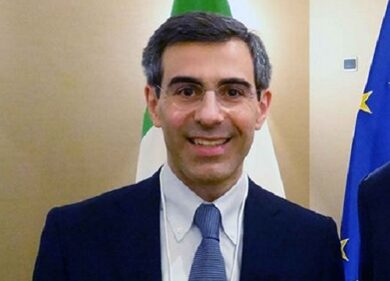 Sindaco di Milano, ecco il nome di Berlusconi: Simone Crolla. Lui nega, ma…