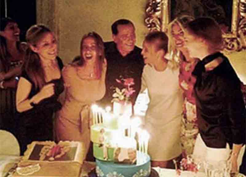 Berlusconi compra una villa per Francesca Pascale Berlusconi compra una villa per Francesca Pascale