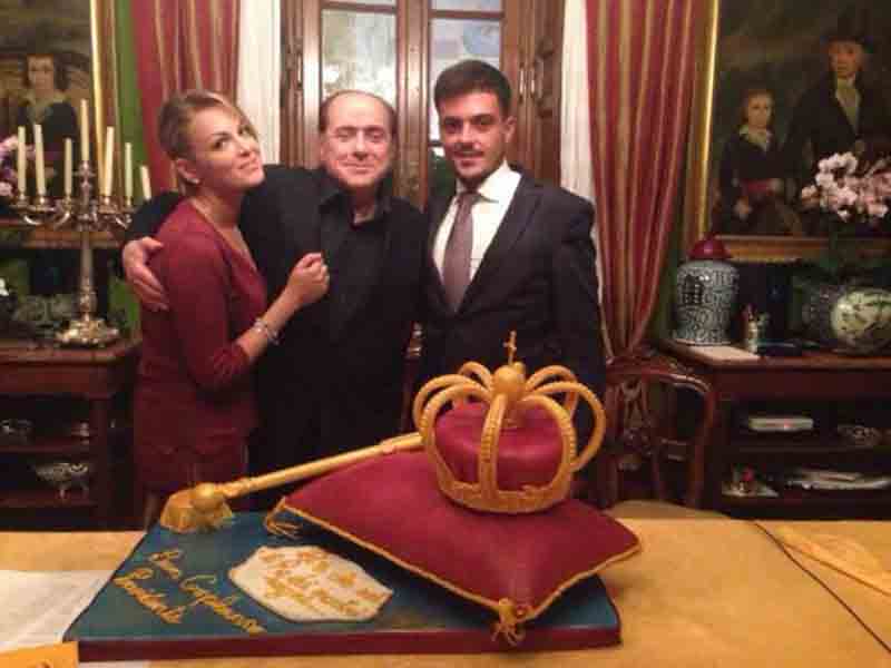 Berlusconi compra una villa per Francesca Pascale Berlusconi compra una villa per Francesca Pascale