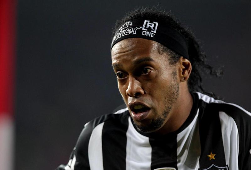 L’ex Milan e Barcellona, Ronaldinho pensa all’avventura in Cina L’ex Milan e Barcellona, Ronaldinho pensa all’avventura in Cina
