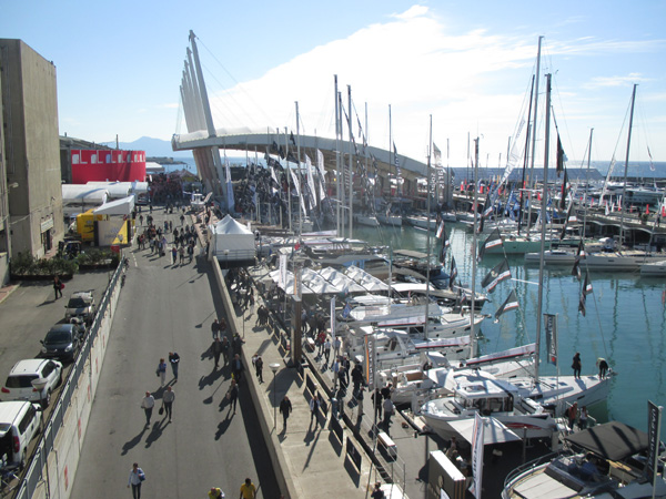 A Genova la nautica riparte. Le barche si guidano con lo smartphone A Genova la nautica riparte. Le barche si guidano con lo smartphone