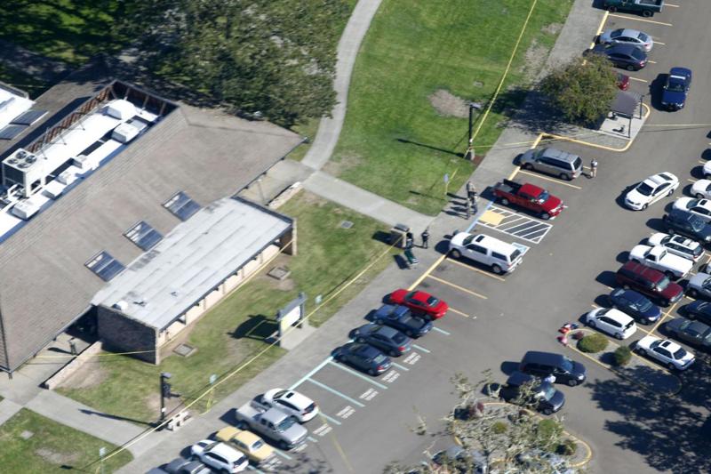 Usa, strage al college in Oregon. Di che religione sei? Poi gli spari Usa, strage al college in Oregon. Di che religione sei? Poi gli spari