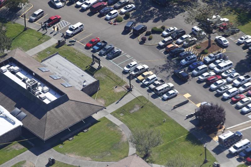 Usa, strage al college in Oregon. Di che religione sei? Poi gli spari Usa, strage al college in Oregon. Di che religione sei? Poi gli spari