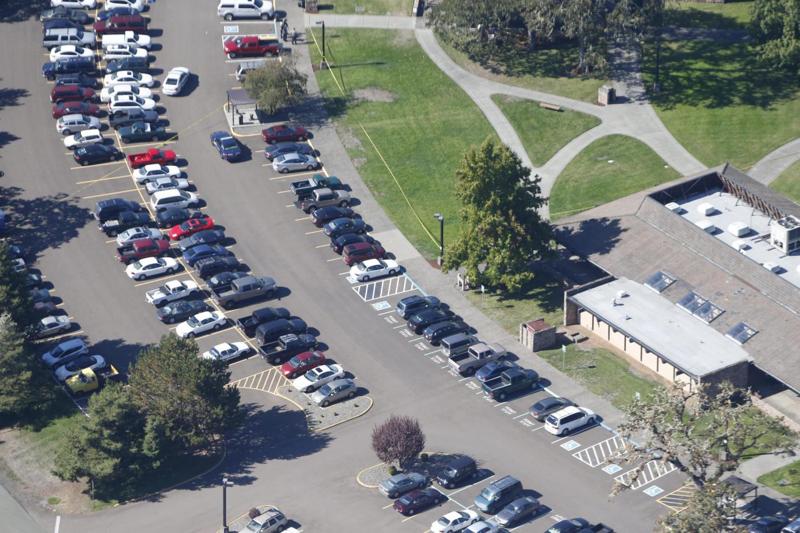 Usa, strage al college in Oregon. Di che religione sei? Poi gli spari Usa, strage al college in Oregon. Di che religione sei? Poi gli spari