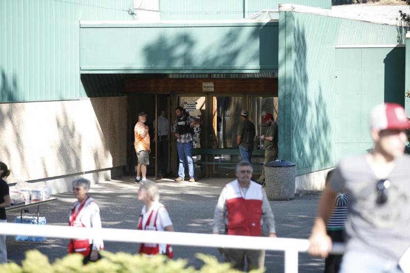 Usa, strage al college in Oregon. Di che religione sei? Poi gli spari Usa, strage al college in Oregon. Di che religione sei? Poi gli spari