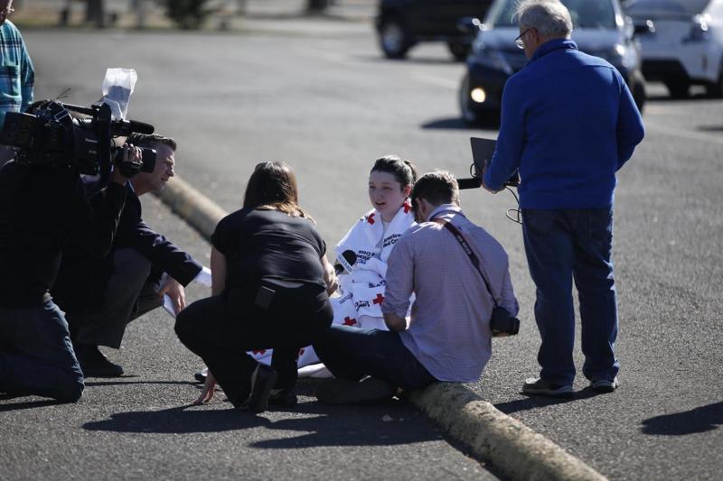 Usa, strage al college in Oregon. Di che religione sei? Poi gli spari Usa, strage al college in Oregon. Di che religione sei? Poi gli spari
