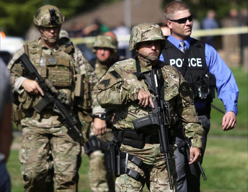 Usa, strage al college in Oregon. Di che religione sei? Poi gli spari Usa, strage al college in Oregon. Di che religione sei? Poi gli spari
