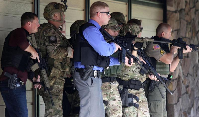 Usa, strage al college in Oregon. Di che religione sei? Poi gli spari Usa, strage al college in Oregon. Di che religione sei? Poi gli spari
