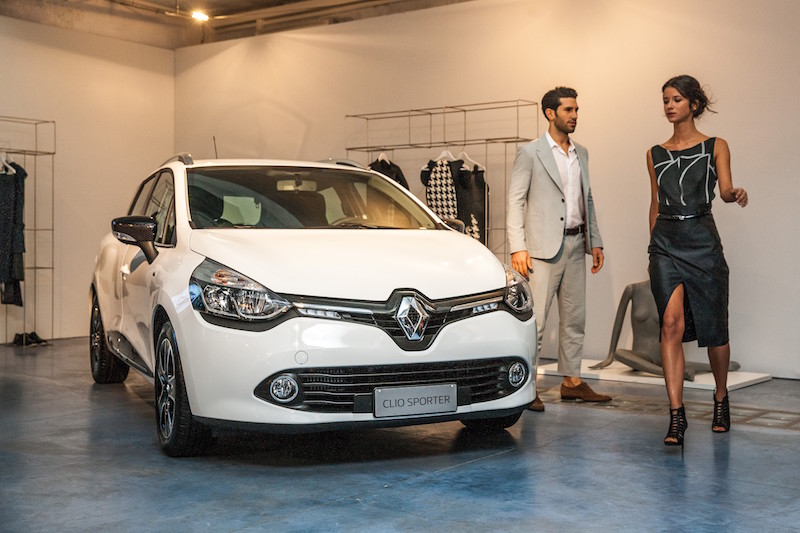 RENAULT Clio DUEL. La seduzione ha un doppio carattere RENAULT Clio DUEL. La seduzione ha un doppio carattere