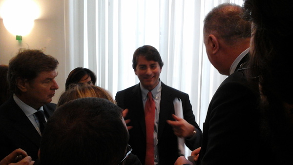 Intesa scommette sulla casa. Il Ceo Messina ad Affari: “Via le tasse? Ha ragione Renzi e non l’Ue” Intesa scommette sulla casa. Il Ceo Messina ad Affari: “Via le tasse? Ha ragione Renzi e non l’Ue”