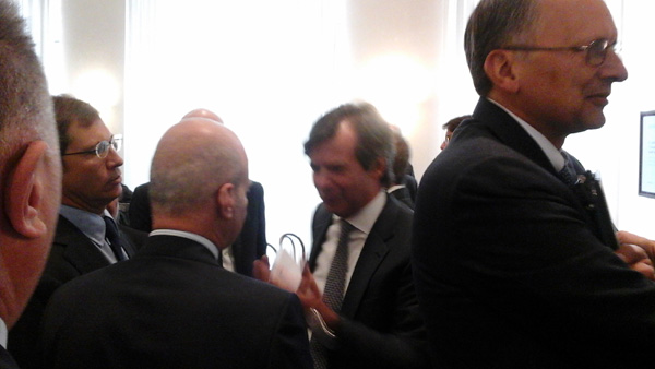 Intesa scommette sulla casa. Il Ceo Messina ad Affari: “Via le tasse? Ha ragione Renzi e non l’Ue” Intesa scommette sulla casa. Il Ceo Messina ad Affari: “Via le tasse? Ha ragione Renzi e non l’Ue”