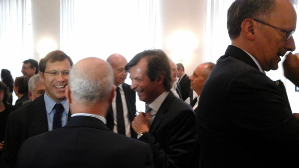 Intesa scommette sulla casa. Il Ceo Messina ad Affari: “Via le tasse? Ha ragione Renzi e non l’Ue” Intesa scommette sulla casa. Il Ceo Messina ad Affari: “Via le tasse? Ha ragione Renzi e non l’Ue”
