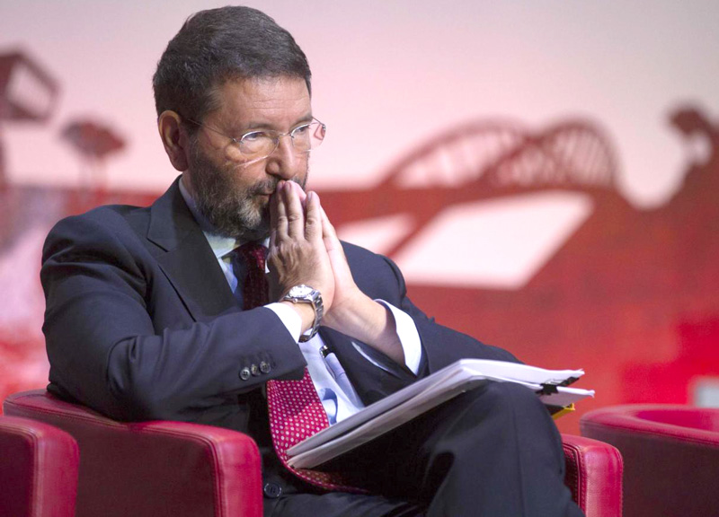 Marino è “vittima di un complotto”. Contro di lui Vaticano e poteri forti