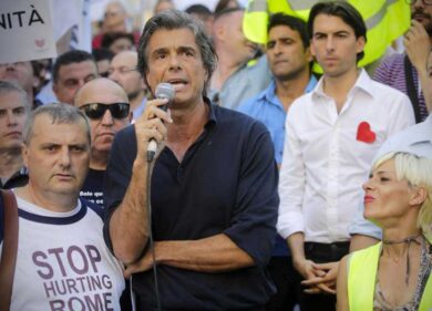 Marchini ai 5 Stelle: “Vinco io”. Alfio presenta il suo Giubileo