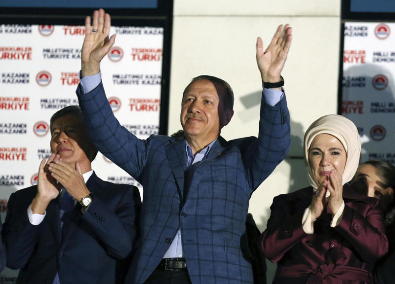 Immigrati, accordo Ue-Turchia. Ankara accoglierà 2 milioni di rifugiati Immigrati, accordo Ue-Turchia. Ankara accoglierà 2 milioni di rifugiati