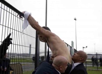 Air France, Hollande: “Fatti inaccettabili”. Landini: “Occupazione”