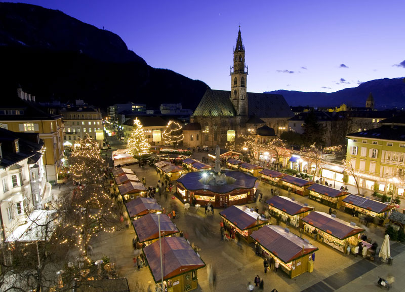 Bolzano e il mercatino di Natale: una tradizione da 25 anni. Le novità Bolzano e il mercatino di Natale: una tradizione da 25 anni. Le novità