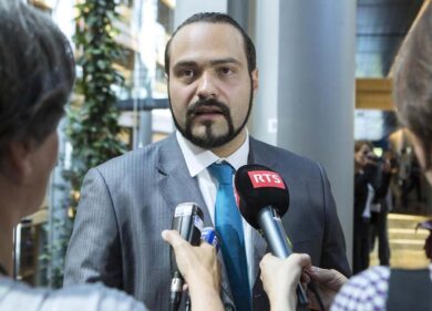 Strasburgo, i 5Stelle abbandonano l’Aula. “E Renzi dov’è?”