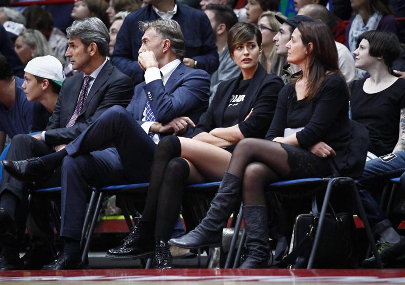 Olimpia Milano-Celtics, miss Alice Sabatini e le cheerleaders: che show Olimpia Milano-Celtics, miss Alice Sabatini e le cheerleaders: che show