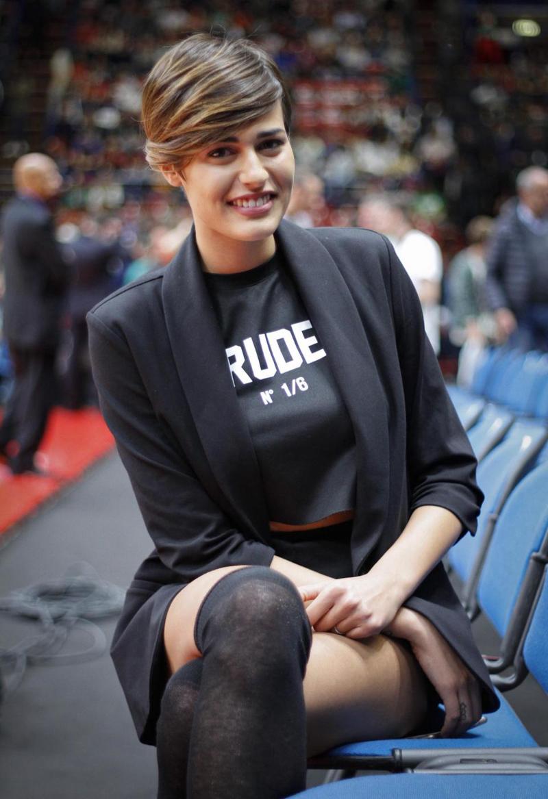 Olimpia Milano-Celtics, miss Alice Sabatini e le cheerleaders: che show Olimpia Milano-Celtics, miss Alice Sabatini e le cheerleaders: che show