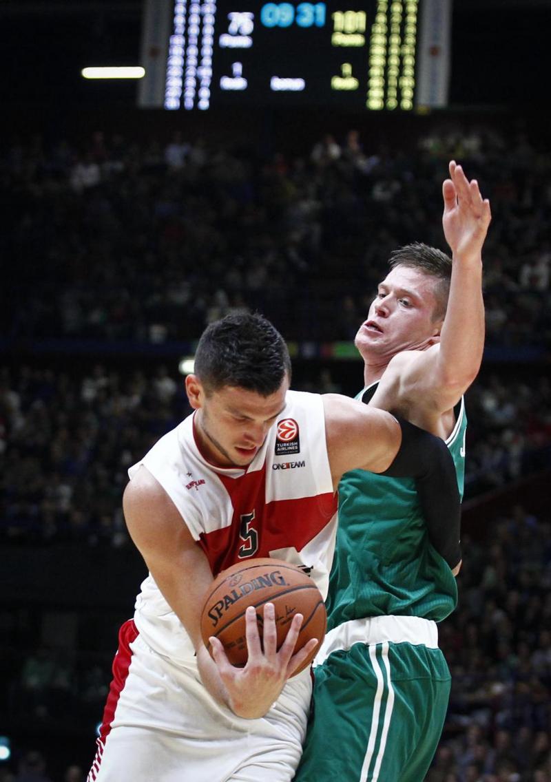 Olimpia Milano-Celtics, miss Alice Sabatini e le cheerleaders: che show Olimpia Milano-Celtics, miss Alice Sabatini e le cheerleaders: che show
