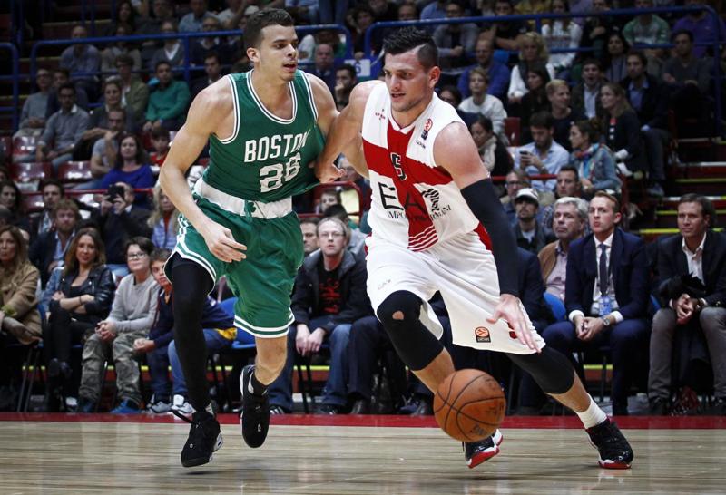 Olimpia Milano-Celtics, miss Alice Sabatini e le cheerleaders: che show Olimpia Milano-Celtics, miss Alice Sabatini e le cheerleaders: che show