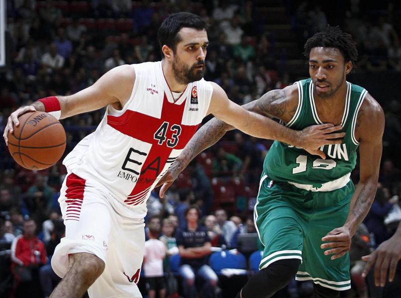 Olimpia Milano-Celtics, miss Alice Sabatini e le cheerleaders: che show Olimpia Milano-Celtics, miss Alice Sabatini e le cheerleaders: che show