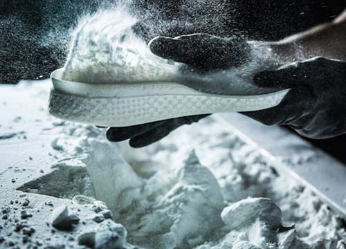 Adidas rivoluzione: ecco la scarpa ad alte prestazioni stampata in 3D Adidas rivoluzione: ecco la scarpa ad alte prestazioni stampata in 3D