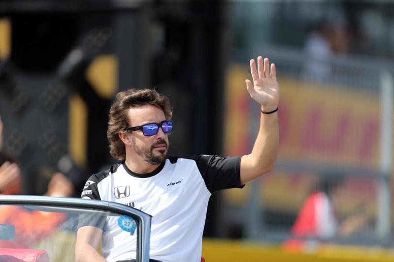 F1, McLaren, Fernando Alonso spegna le polemiche: “Resto sino a…” F1, McLaren, Fernando Alonso spegna le polemiche: “Resto sino a…”