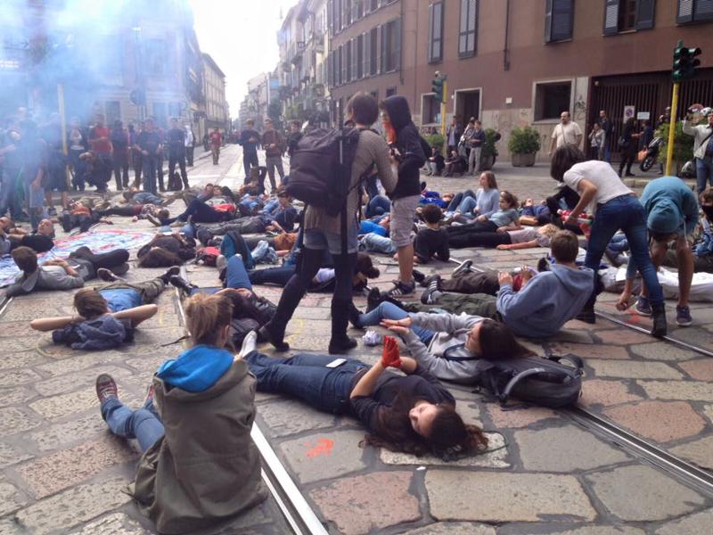 “La scuola non è un’azienda”: il corteo studentesco blocca la città “La scuola non è un’azienda”: il corteo studentesco blocca la città