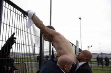 Air France: cinque addetti arrestati per l’aggressione ai manager