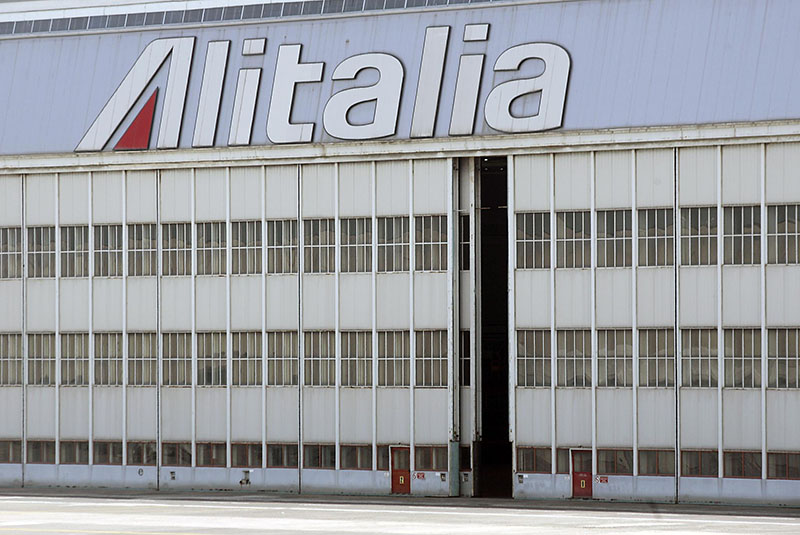 Alitalia sfida Ryanair. Hogan: “Tagli ai costi” Alitalia sfida Ryanair. Hogan: “Tagli ai costi”