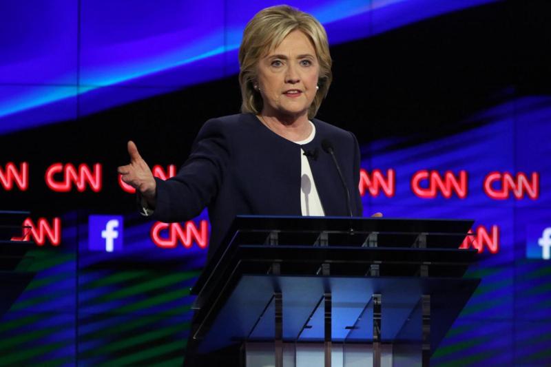 Usa 2016, Hillary Clinton batte tutti. Intanto Bill Clinton… Foto Usa 2016, Hillary Clinton batte tutti. Intanto Bill Clinton… Foto