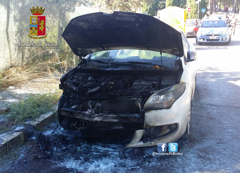 Porta a spasso il cane e incendia auto. Preso il piromane, terrore dell’Aurelio