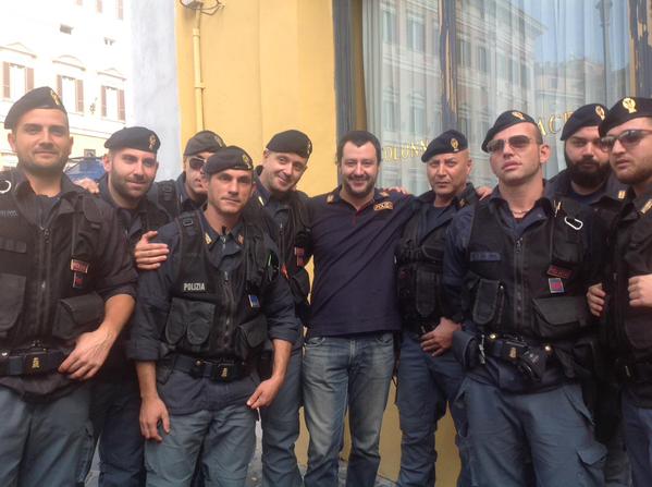 Salvini: servizio militare obbligatorio. Riportare onore e rispetto Salvini: servizio militare obbligatorio. Riportare onore e rispetto