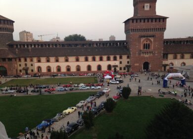 Auto d’epoca, anche la “mitica” DeLorean al Castello Sforzesco