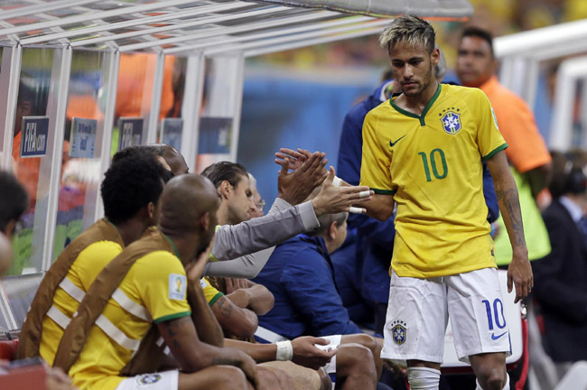 Barcellona choc: Santos chiede sei mesi di stop per Neymar Barcellona choc: Santos chiede sei mesi di stop per Neymar