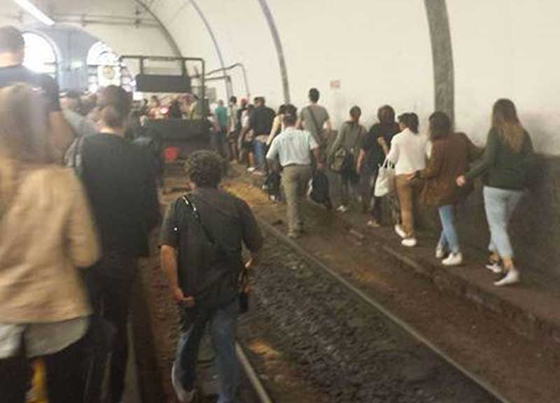 Metro al collasso, il Comune sapeva. Il documento riservato su gare, debiti e incidenti