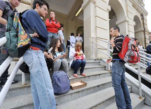 Insegnanti contro la legge di stabilità: “300 milioni? 4 caffè al mese” Insegnanti contro la legge di stabilità: “300 milioni? 4 caffè al mese”