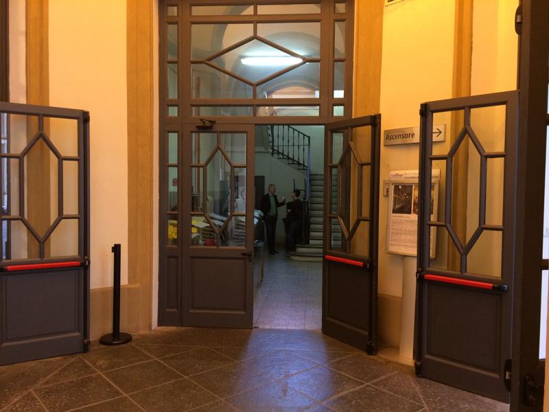 Guerini-Balzani, colloqui nel sottoscala. Pisapia: “Dobbiamo vincere”. LE FOTO DI AFFARI