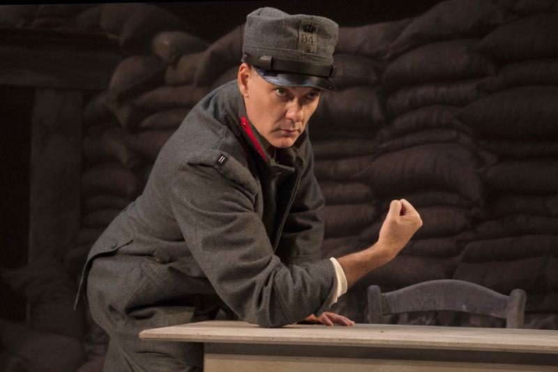 La Grande Guerra di Mario: sul palco Sylos Labini e Debora Caprioglio