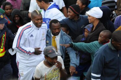 Djibril Cissè in lacrime dà l’addio al calcio