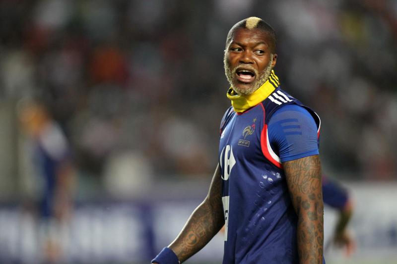 Djibril Cissè in lacrime dà l’addio al calcio Djibril Cissè in lacrime dà l’addio al calcio