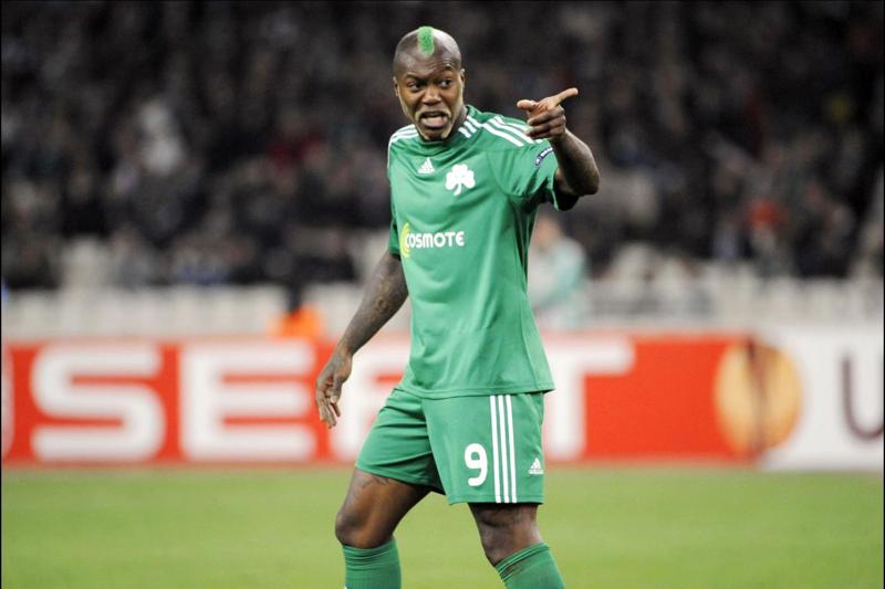Djibril Cissè in lacrime dà l’addio al calcio Djibril Cissè in lacrime dà l’addio al calcio
