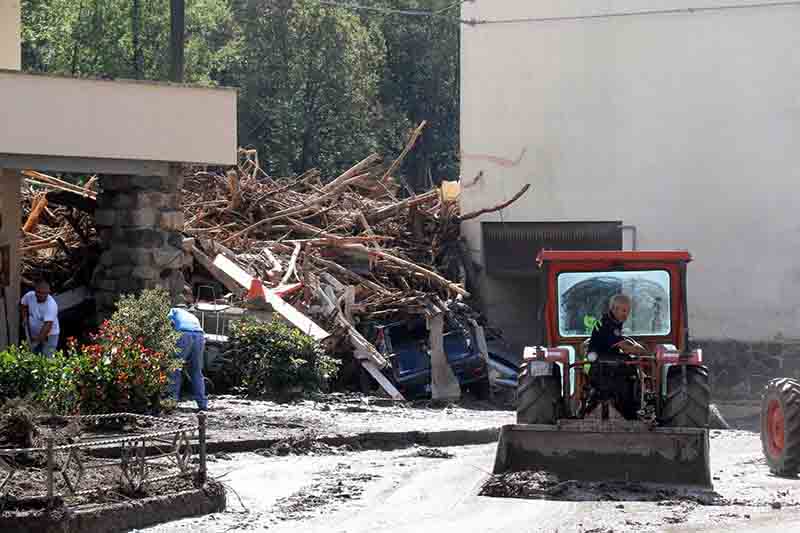 Maltempo, Campania in ginocchio. Benevento città fantasma Maltempo, Campania in ginocchio. Benevento città fantasma